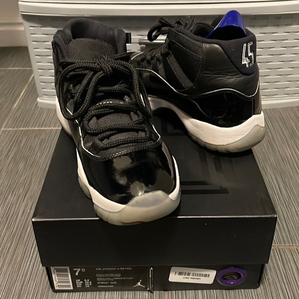 Air Jordan 11 Retro size 7.5